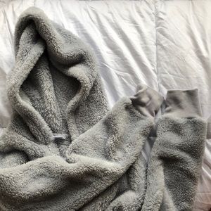 cold crush cropped fluffy robe with hood !